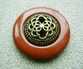 Antique gold metalllic, dyed rim button